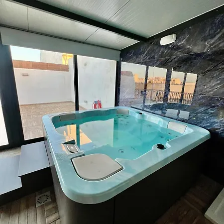 Skyline Gozo Penthouse With Jacuzzi * Xaghra