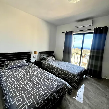 Skyline Gozo Penthouse With Jacuzzi 자프라