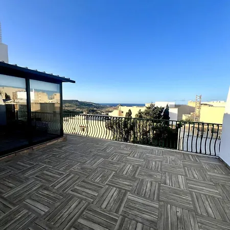 Skyline Gozo Penthouse With Jacuzzi