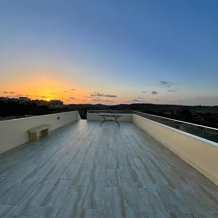 Skyline Gozo Penthouse With Jacuzzi * 자프라