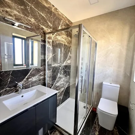 아파트 Skyline Gozo Penthouse With Jacuzzi *