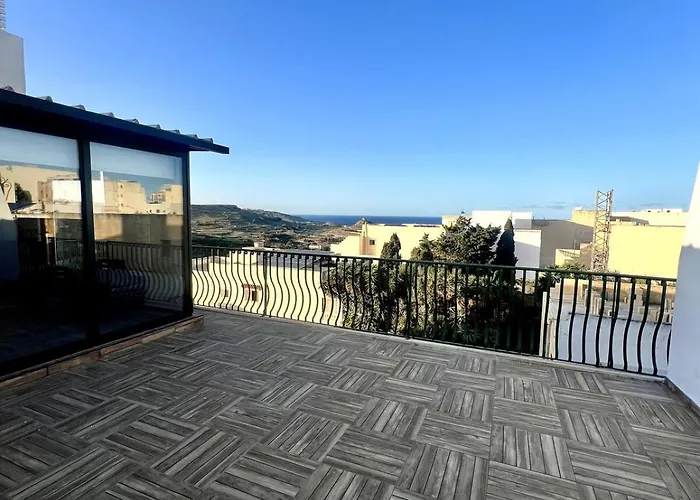 Skyline Gozo Penthouse With Jacuzzi