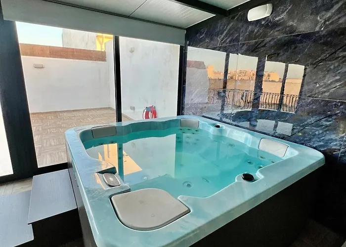 Skyline Gozo Penthouse With Jacuzzi * 沙拉